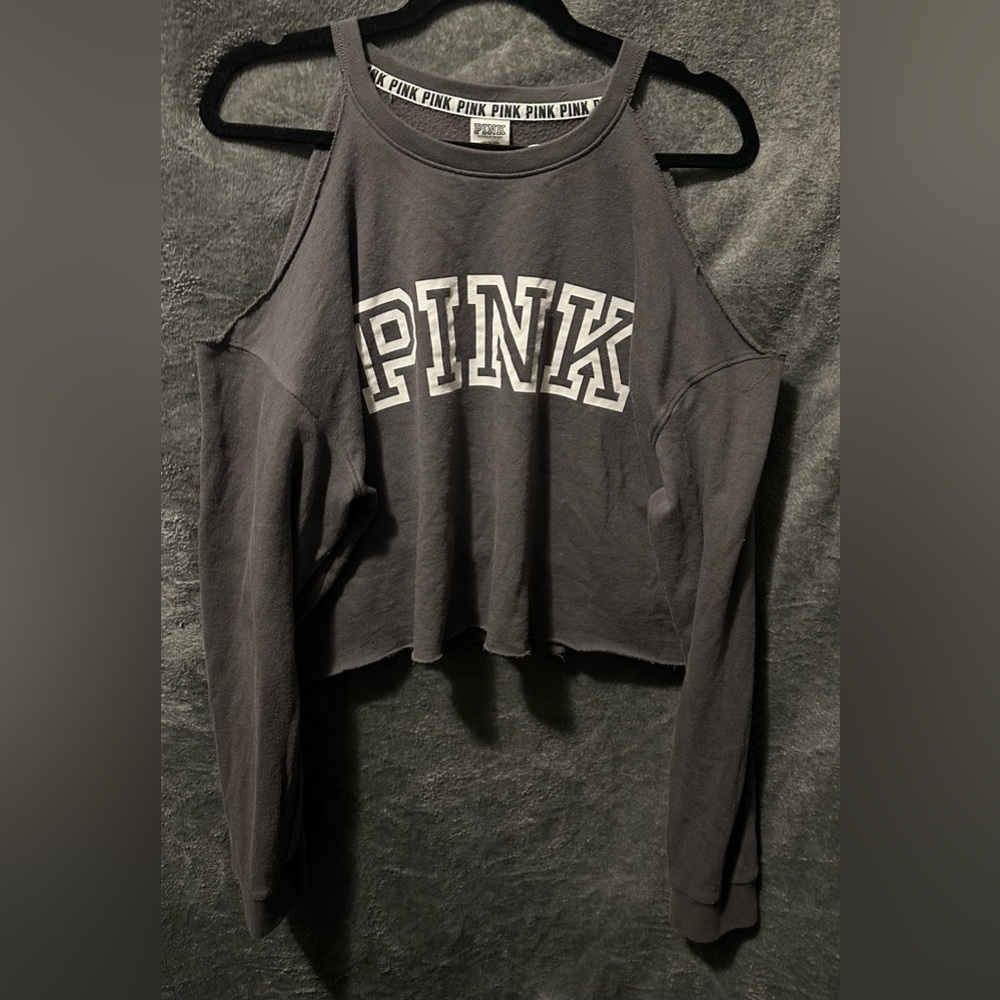 PINK VICTORIA SECRET CROP SWEAT SHIRT, SIZE LARGE .